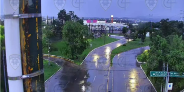 Siguen los cierres viales en la capital después de la lluvia nocturna