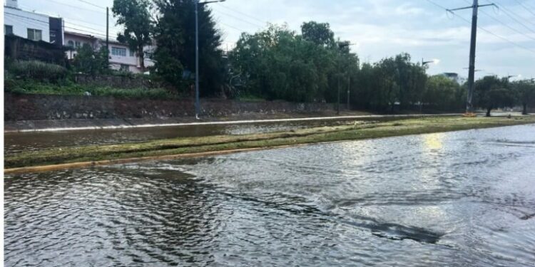 Por 48 horas desfogue de presa San José obliga al cierre del boulevard Río Santiago