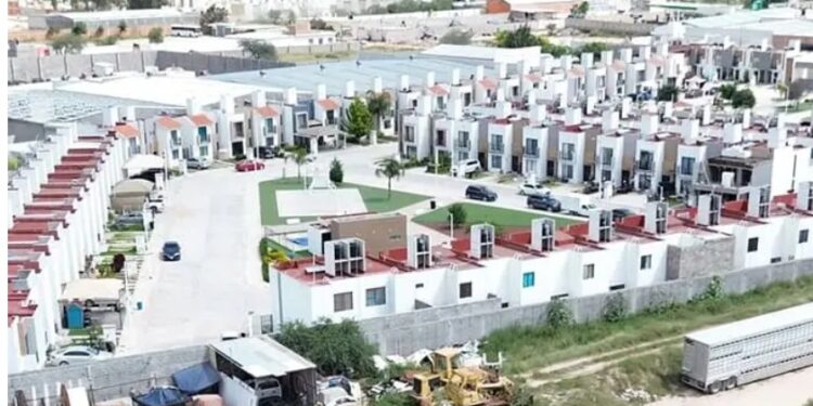 Denuncian constructores favoritismos en la administración de Villa de Pozos