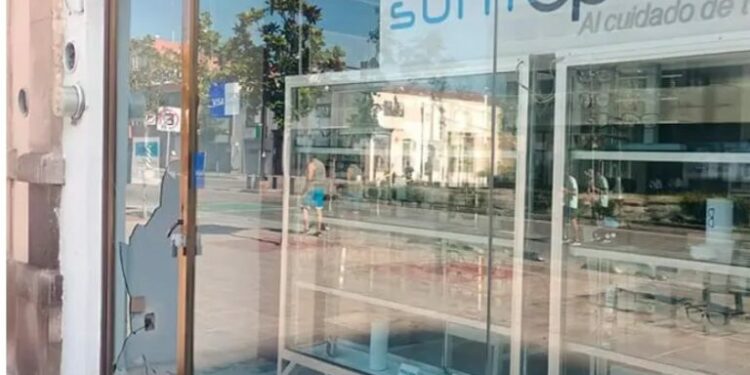 Crisis de inseguridad es descartada en Carranza tras cristalazo a negocio