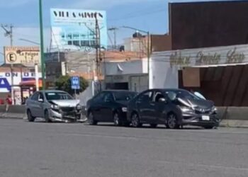 Carambola en carretera hacia Rioverde deja daños en tres vehículos