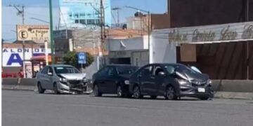 Carambola en carretera hacia Rioverde deja daños en tres vehículos