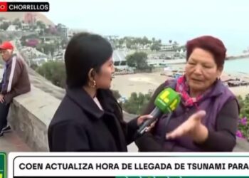 VIDEO | “Para que conozca el tsunami”: una mujer en Perú lleva a su nieto a la costa durante una alerta de tsunami