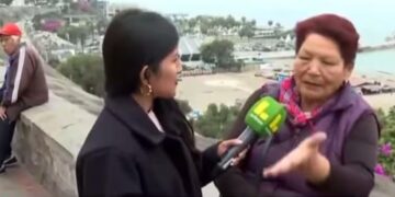 VIDEO | “Para que conozca el tsunami”: una mujer en Perú lleva a su nieto a la costa durante una alerta de tsunami