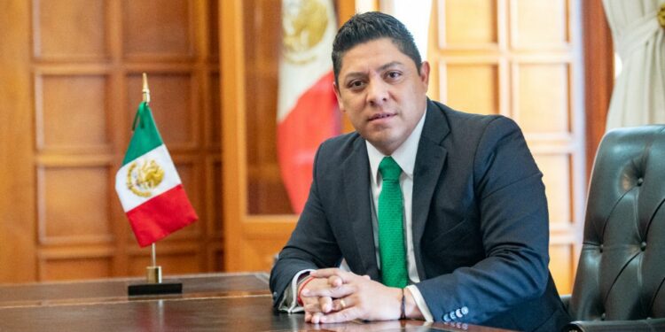 Pide el gobernador a municipios que se pongan a trabajar y no echen culpas