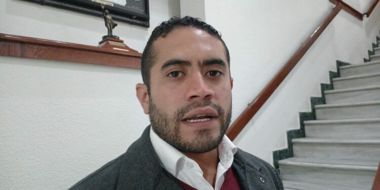 Diputado morenista justifica el bajo desempeño en la evaluación del Congreso Calificado