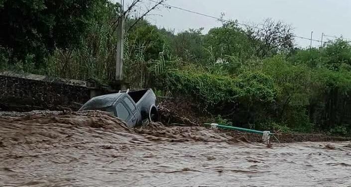 VIDEO | El río Valles se desborda y comunidades quedan incomunicadas, denuncia una diputada