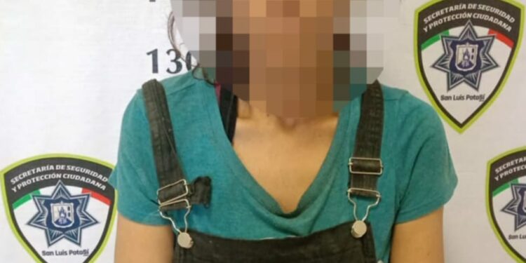 En colonia Terremoto capturan a mujer por atacar e intentar asfixiar a su madre