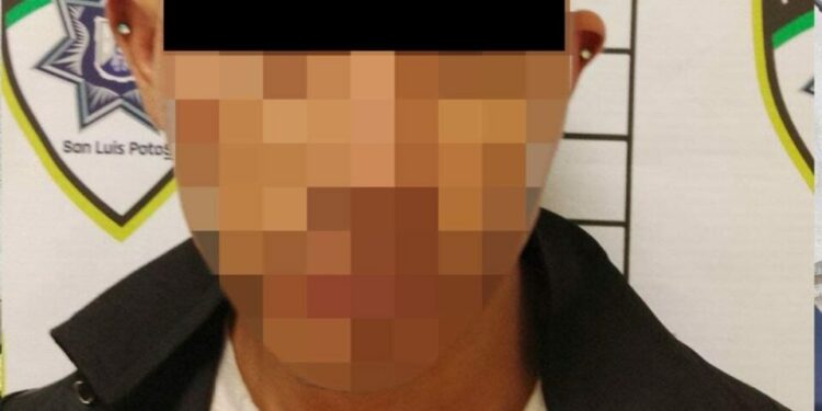 Detienen a sujeto mientras intentaba robar cajero en tienda del centro