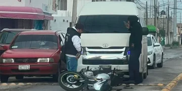 Camioneta colisiona con motocicleta por alcance