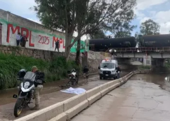 Ciclista muere tras caer al río Españita