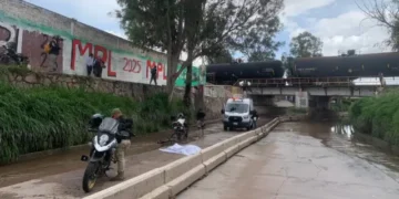 Ciclista muere tras caer al río Españita