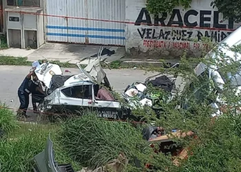 VIDEO | Cierran circulación por choque de tráiler doble remolque por Accidente en la autopista México-Querétaro