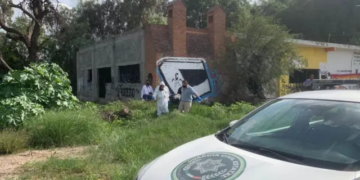 Localizan cuerpo sin vida en la carretera Rioverde