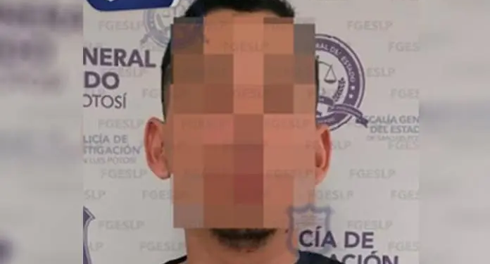Detienen a individuo por presunto robo violento de vehículo