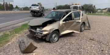 Accidente entre dos vehículos en la carretera Ríoverde deja solo daños menores