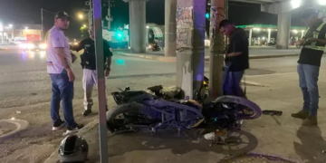 Motociclista sufre fractura tras ser arrollado en Periférico Oriente