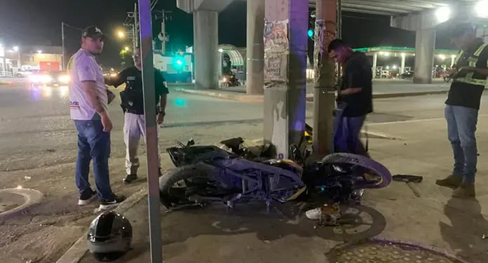 Motociclista sufre fractura tras ser arrollado en Periférico Oriente