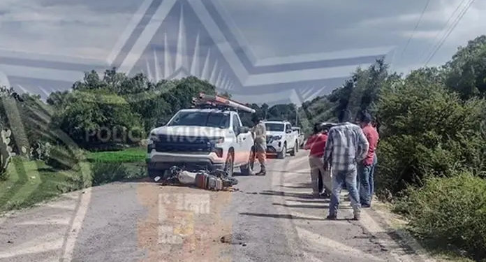 Motociclista resulta lesionado tras choque frontal con camioneta de la CFE en Mexquitic