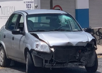 Una persona lesionada tras chocar contra muro de contención en carretera a Rioverde
