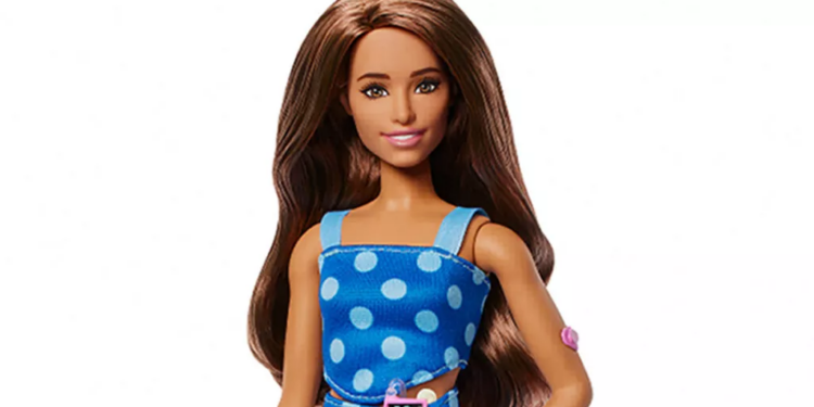 Mattel presenta primera Barbie con diabetes tipo 1 en su historia