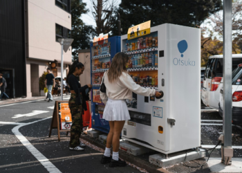 Japón lleva las máquinas expendedoras a otro nivel: ahora venden CPUs desde 60 pesos