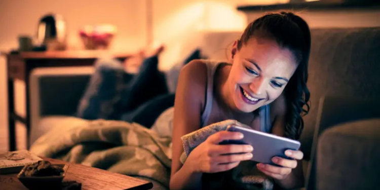 ¿Qué le sucede a nuestro cerebro cuando vemos videos a velocidades más rápidas de lo normal?