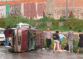 Pasajero resulta lesionado tras volcadura en el río Santiago, cerca del puente Naranja
