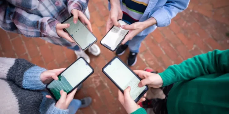 Los smartphones no son seguros para niños menores de 13 años según un estudio