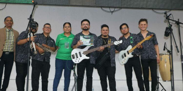 Diversidad cultural, música y baile en la FENAPO