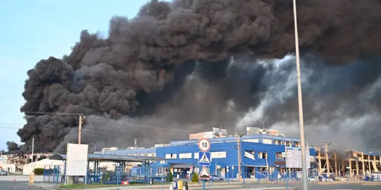 Rusia bombardea fábrica de EU en Ucrania