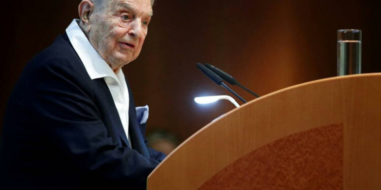 Trump arremete contra George Soros y su hijo