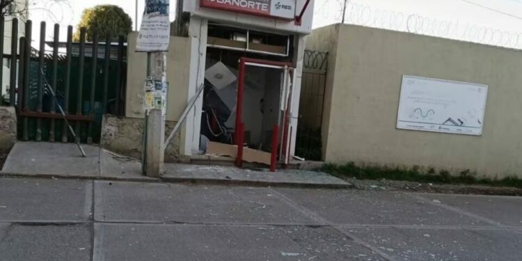 Explota cajero automático en Tulancingo, Hidalgo