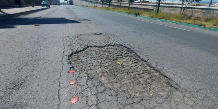 Ayuntamiento y empresarios preparan plan integral para bachear la zona industrial