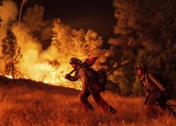 Lanzan alerta por incendios en EU