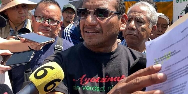 Vidulfo Rosales renuncia como abogado de los padres de los 43 normalistas de Ayotzinapa