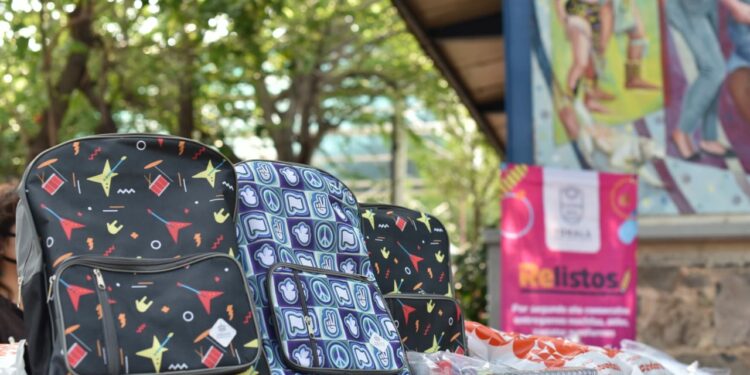 VIDEO | Mochilas de gobierno cubren hasta 80% de gasto de los útiles escolares