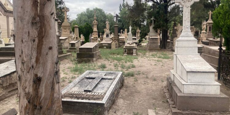 Panteón de El Saucito causa alarma en redes; autoridades confirman que fue una exhumación