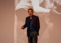 Jorge Valdano comparte en la FCC-UASLP las claves del liderazgo