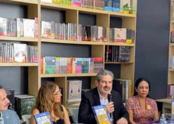 Presentan el libro “Los ocho elementos del éxito en los negocios” en SLP
