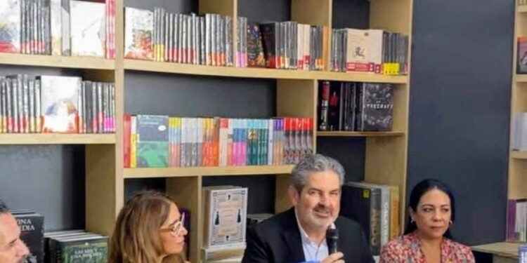 Presentan el libro “Los ocho elementos del éxito en los negocios” en SLP