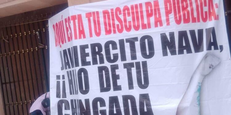 Colocan manta en contra de Xavier Nava