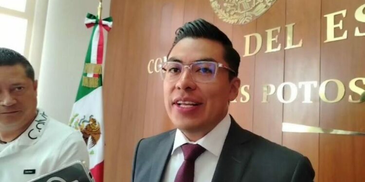 VIDEO | Cuauhtli Badillo alza la mano para contender por la alcaldía capitalina