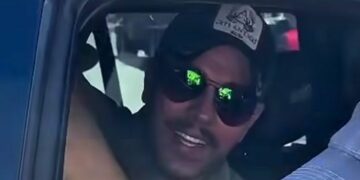 Enrique Iglesias causa euforia a su llegada a San Luis Potosí