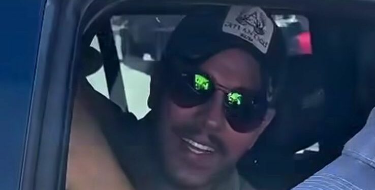 Enrique Iglesias causa euforia a su llegada a San Luis Potosí