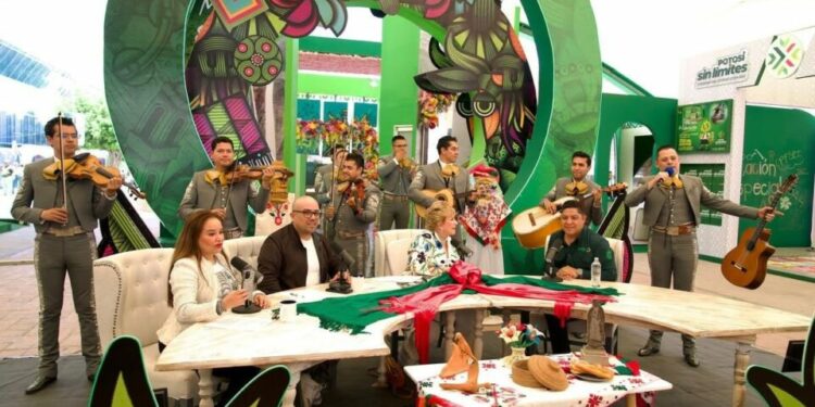 Máxine Woodside visita la Fenapo 2025