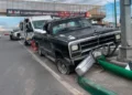 Una camioneta derriba poste de alumbrado