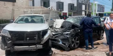 Fuerte choque en la avenida Chapultepec deja un herido