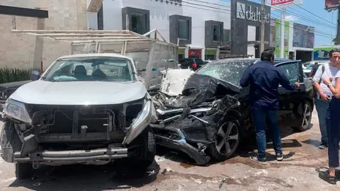 Fuerte choque en la avenida Chapultepec deja un herido