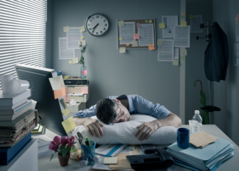 ¿Eres “workaholic”?, así puede dañar tu salud la adicción al trabajo